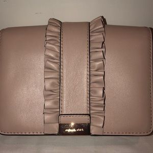 Michael Michael Kors Gusset clutch- Soft Pink